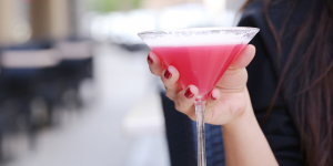 I cocktail estivi abbinati alla manicure