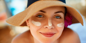 Pelle del viso in estate: come prendersene cura
