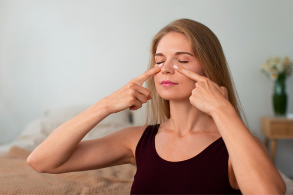 step 2 massaggio anti-occhiaie in 30 secondi